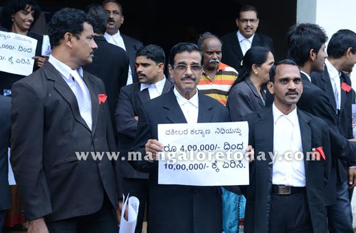 advocates protest
